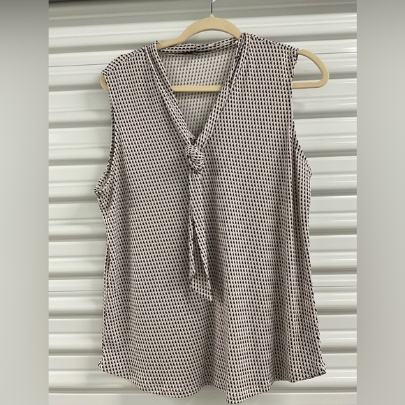 Adrianna Papell Tops - Adrianna Papell Brown and White Tie Front Blouse Size L